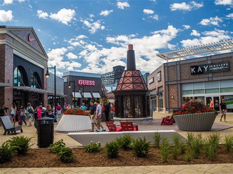 Tanger outlets grand rapids - Tanger Outlets Grand Rapids is a 357,000-square-foot open-air outlet shopping destination, featuring a variety of brand-name and designer outlet stores with more than 70 retailers, including ...